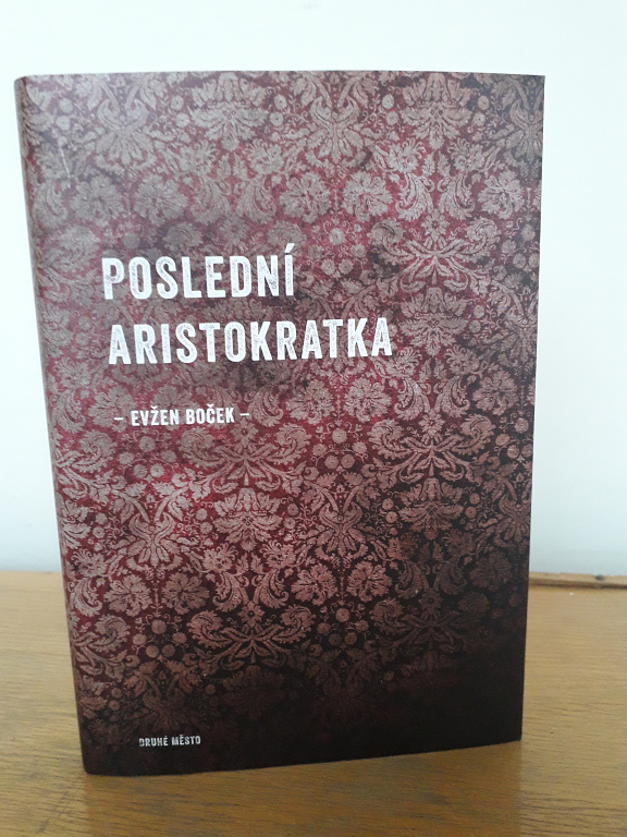 Knihy_Aristokratka.jpg